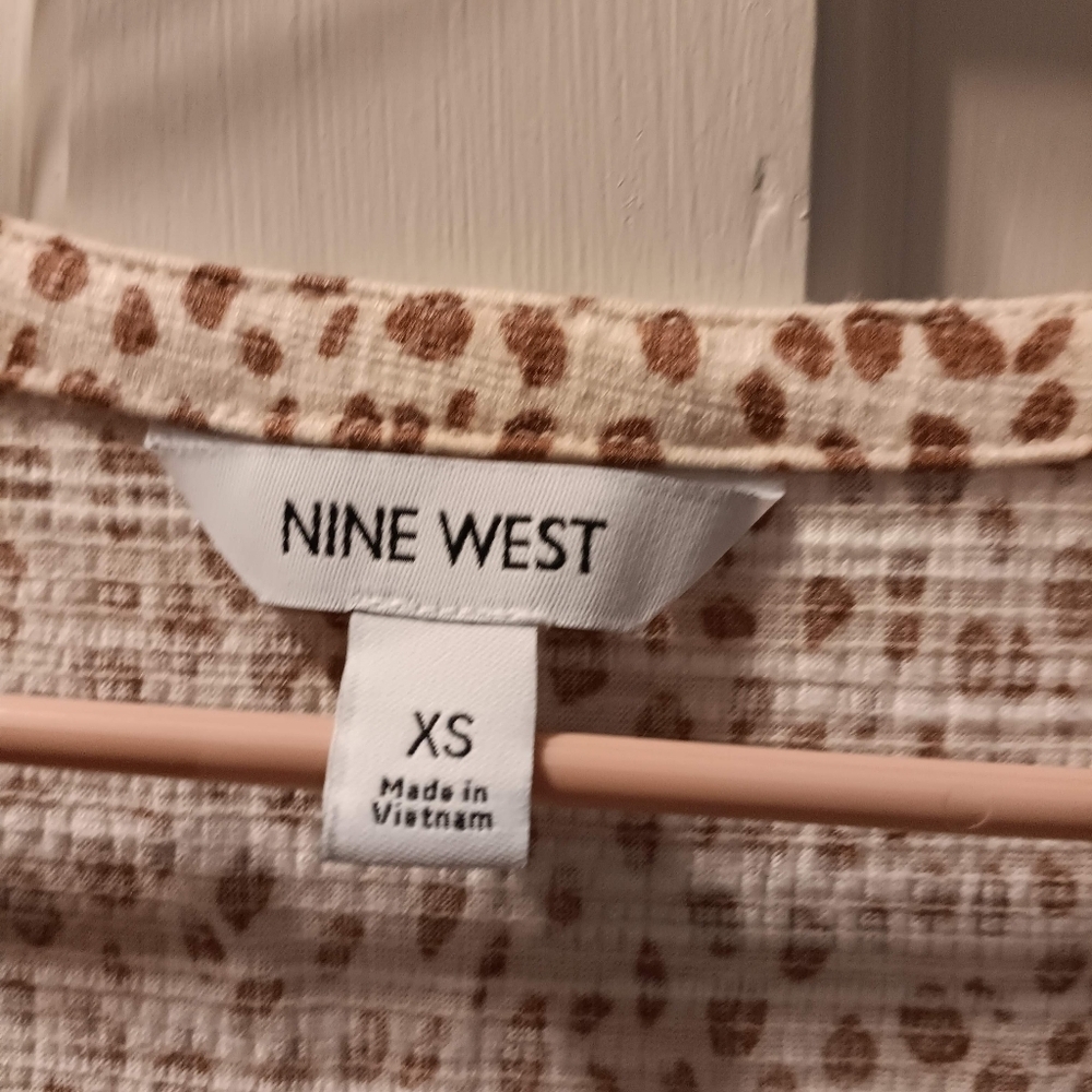 🤠Nine West Animal Print Short Sleeve Blouse Size XS - Picture 2 of 4